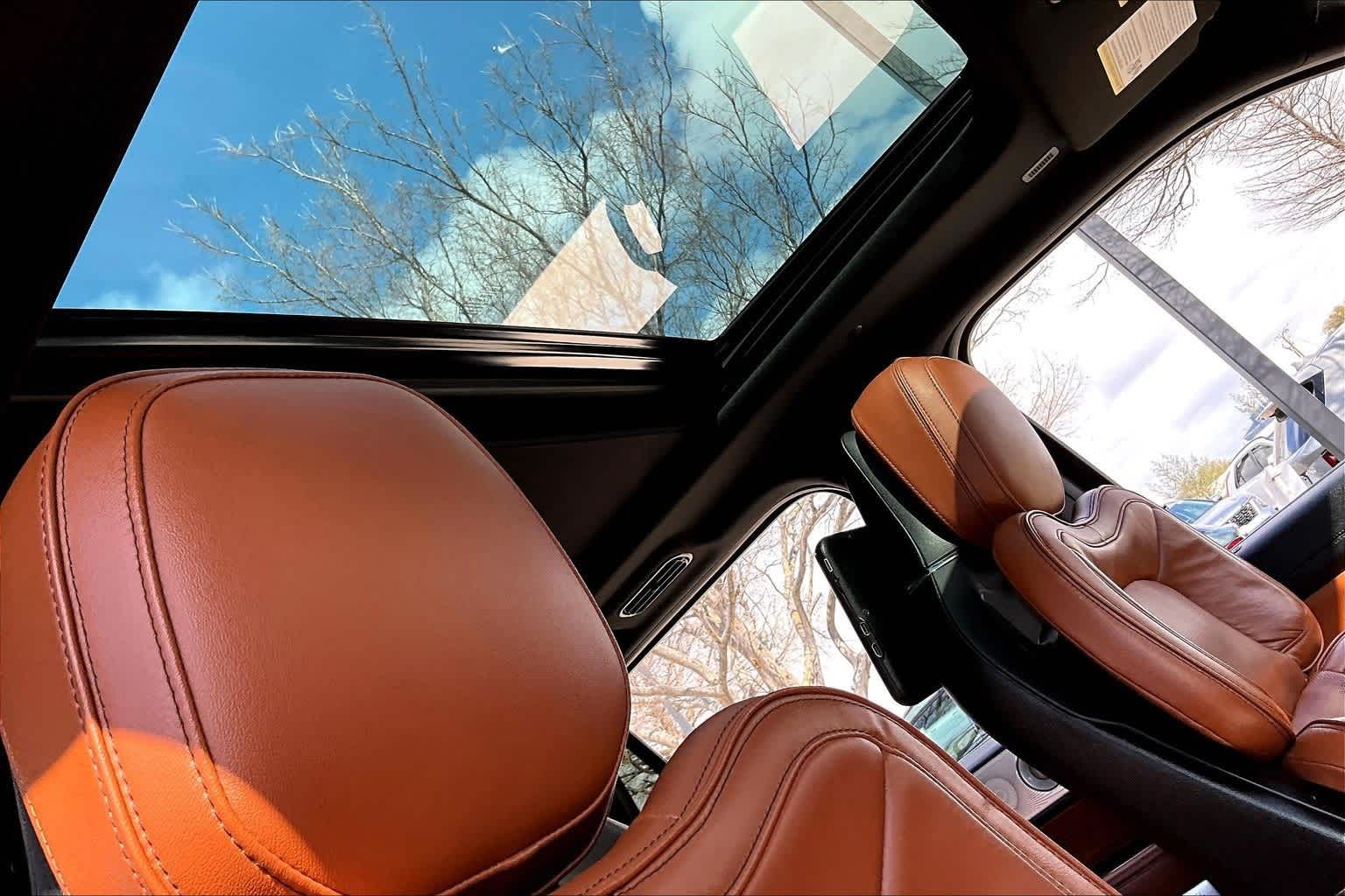 Thumbnail: 2018 Lincoln Navigator - 16