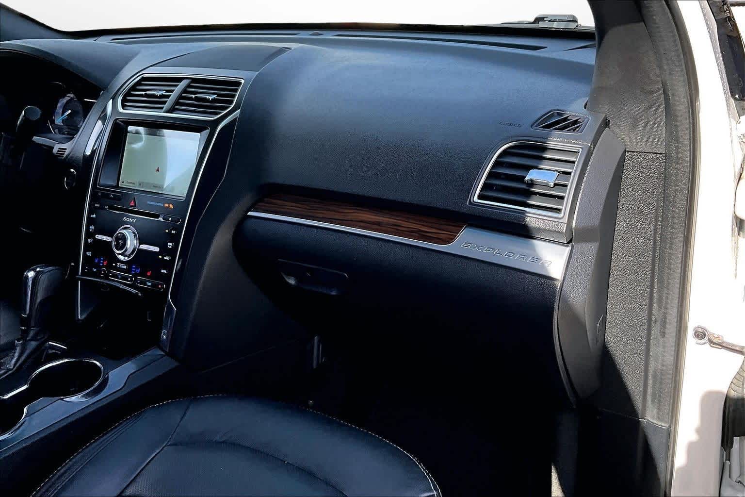 Thumbnail: 2017 Ford Explorer - 15