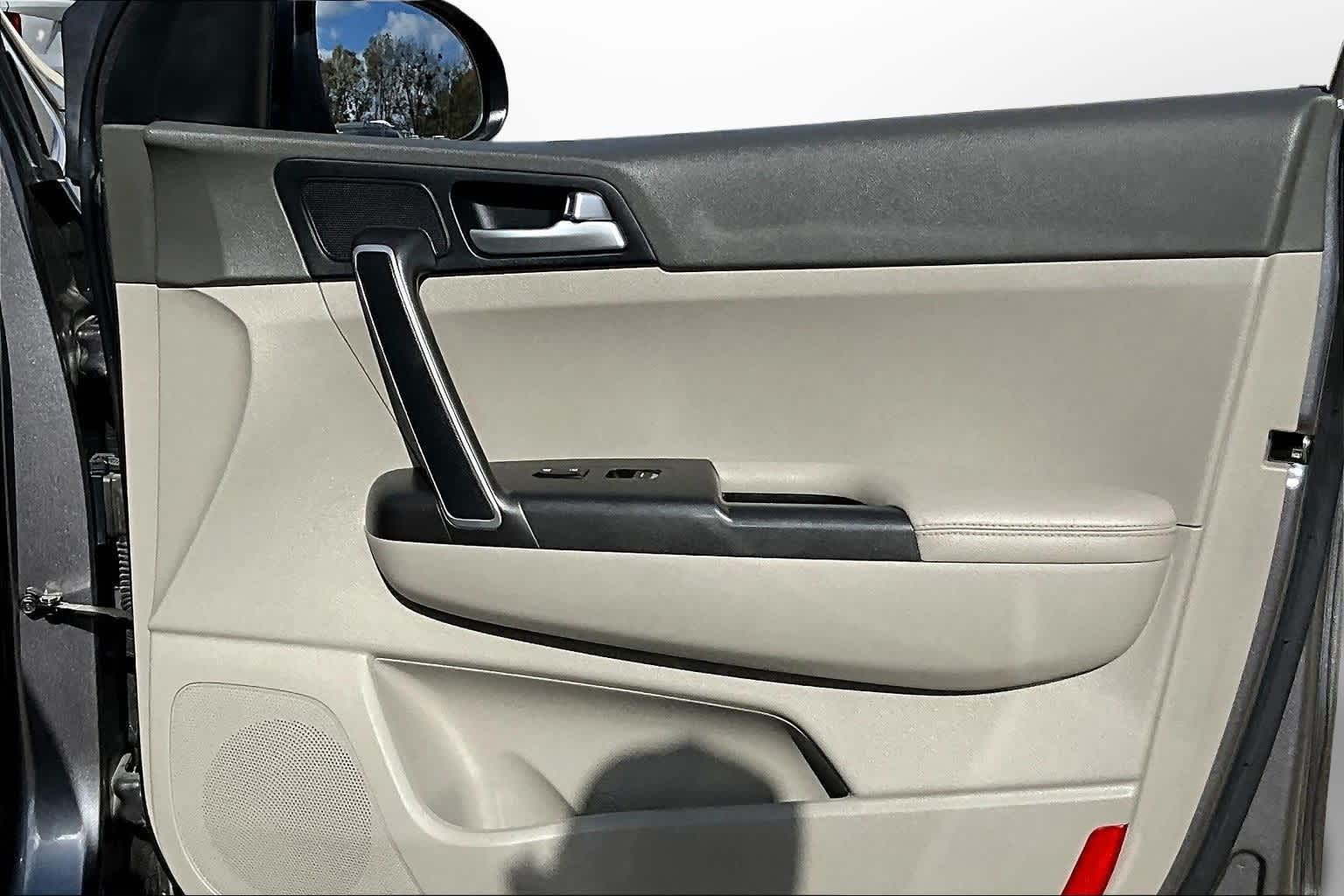 Thumbnail: 2017 Kia Sportage - 18