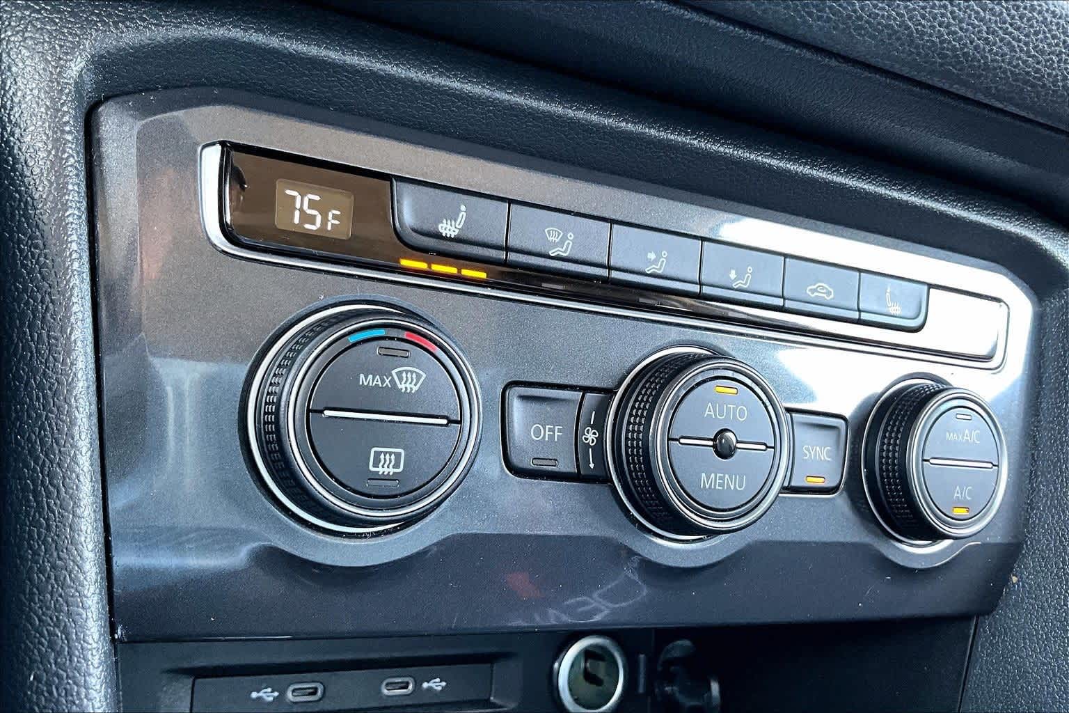 Thumbnail: 2021 Volkswagen Tiguan - 22