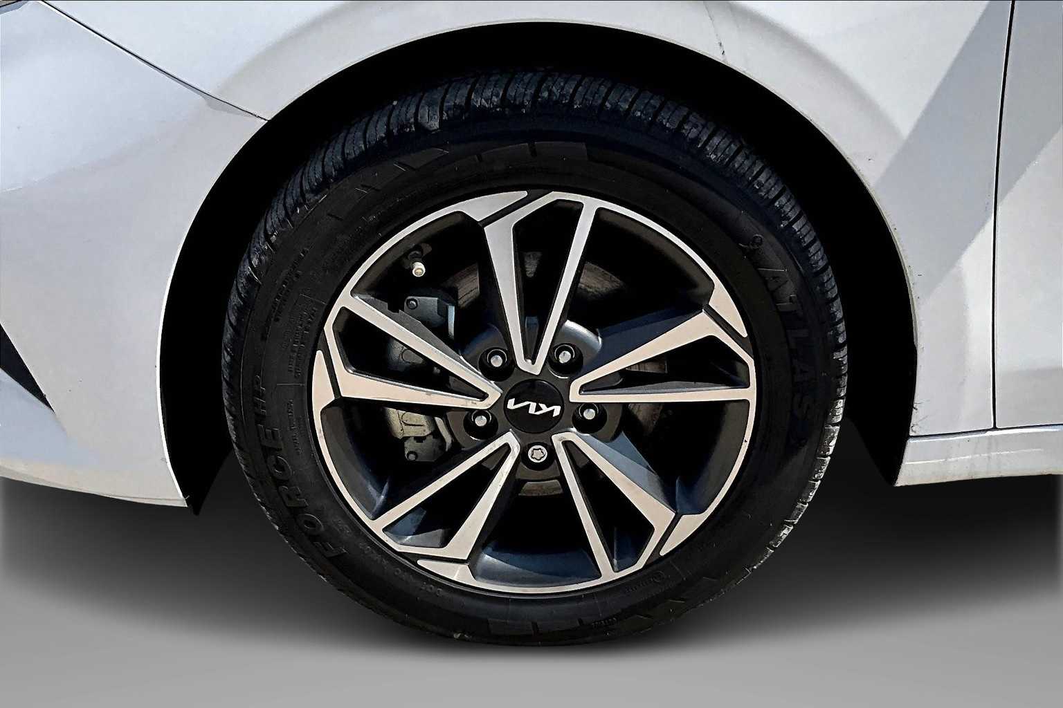 Thumbnail: 2022 Kia Forte - 8