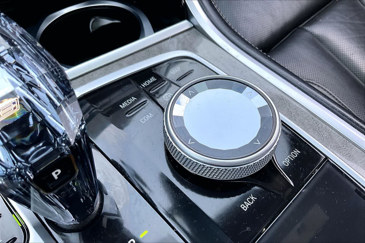 Thumbnail: 2022 BMW 8 Series - 23