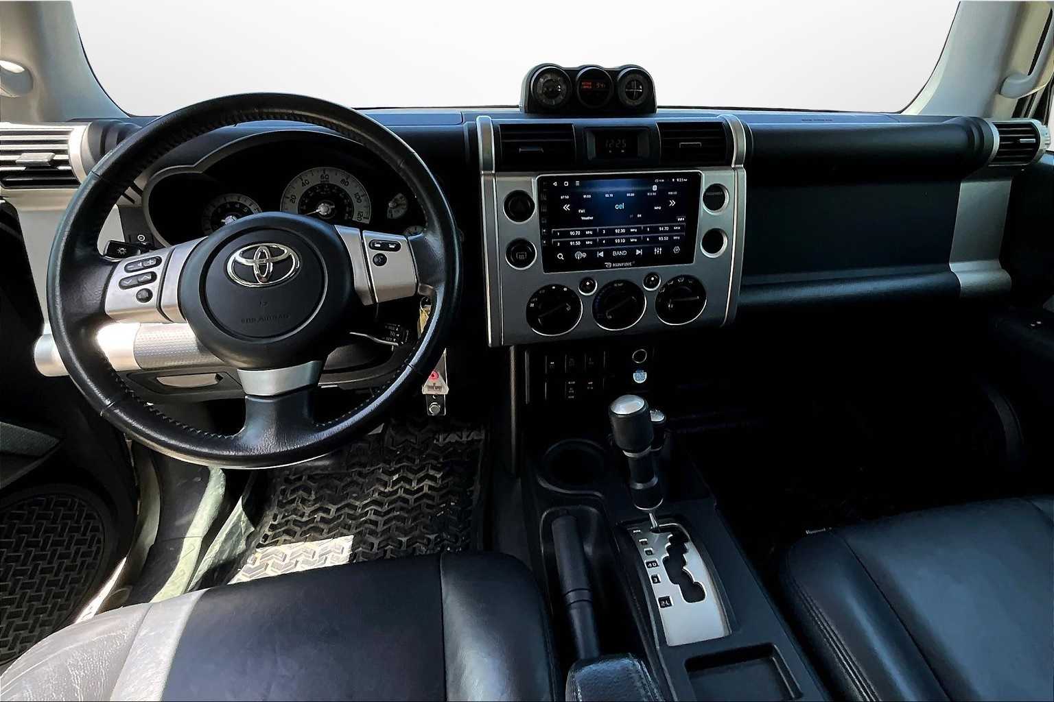 Thumbnail: 2012 Toyota FJ Cruiser - 14