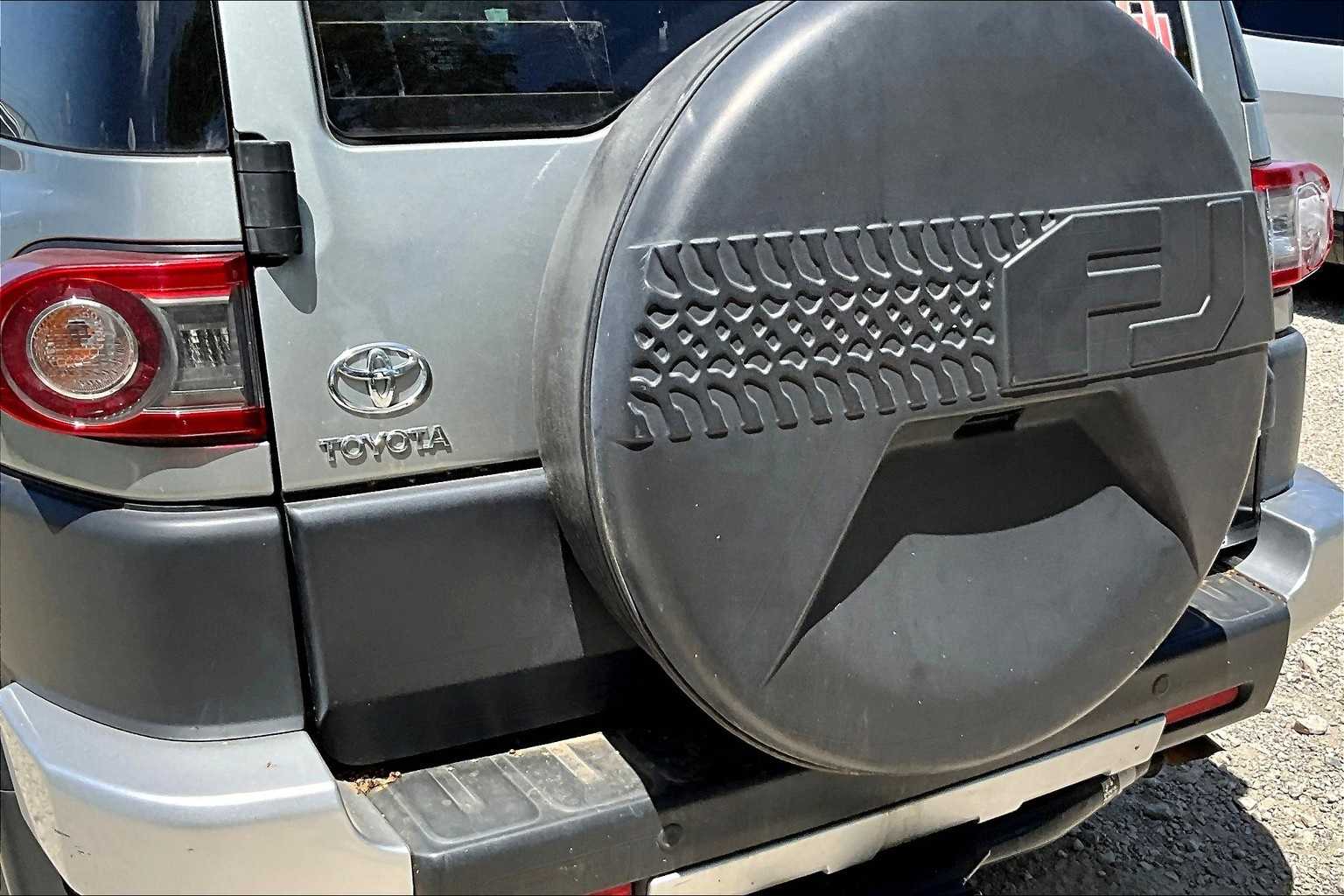 Thumbnail: 2012 Toyota FJ Cruiser - 31