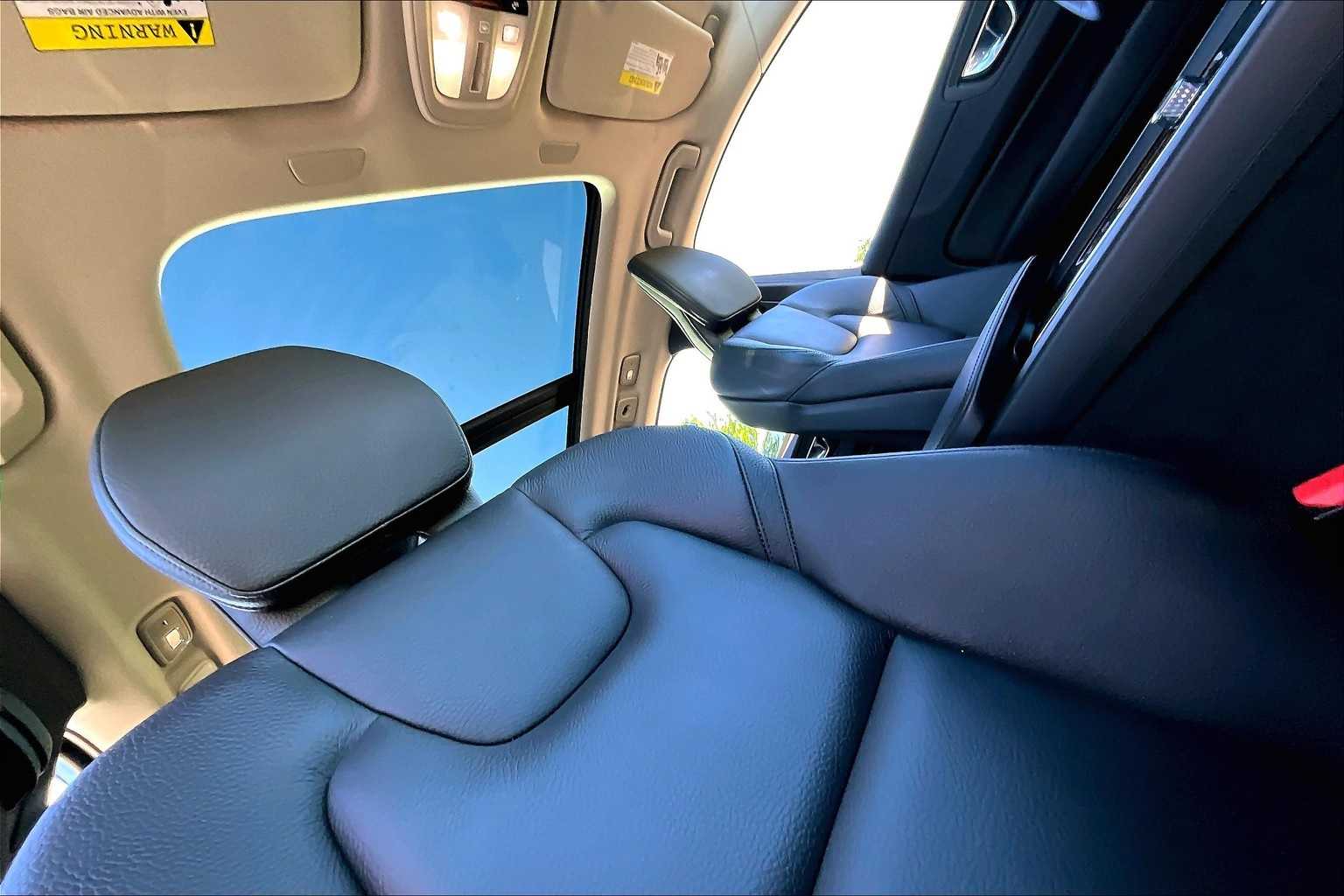 Thumbnail: 2023 Volvo XC60 - 17