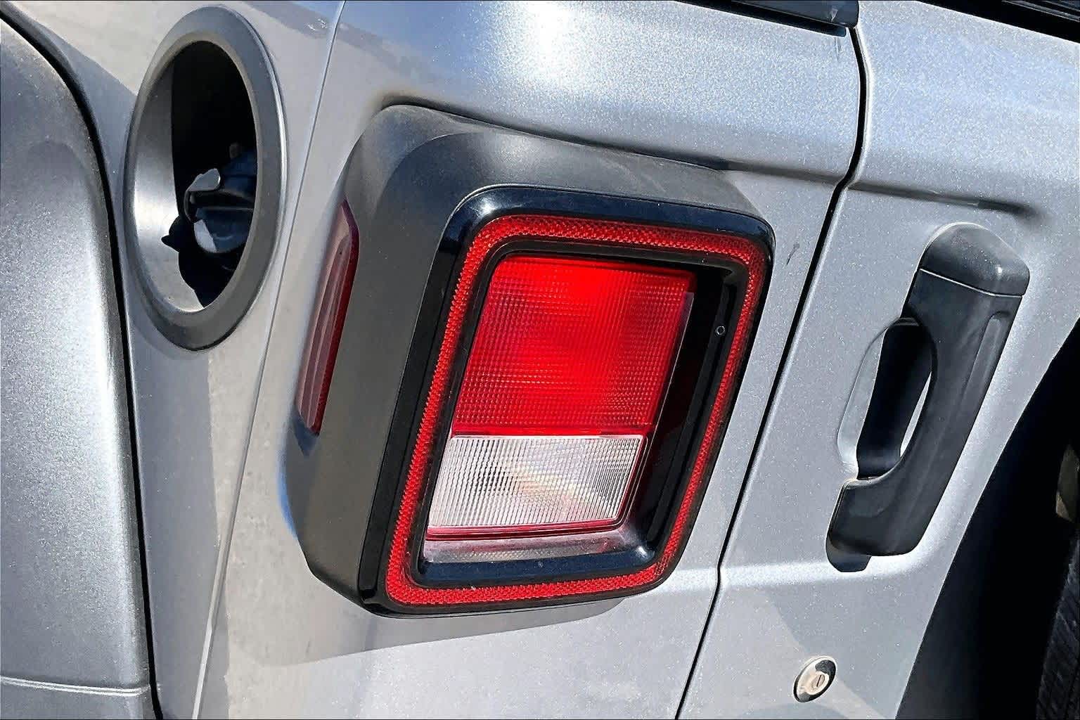 Thumbnail: 2020 Jeep Wrangler - 29