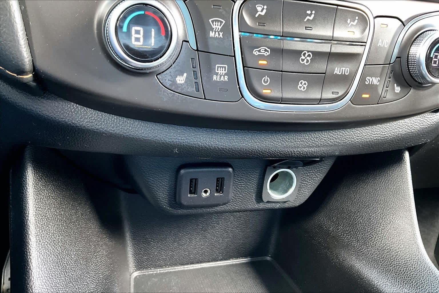 Thumbnail: 2018 Chevrolet Traverse - 21