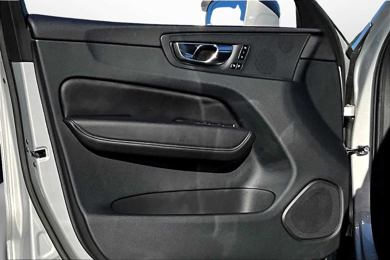 Thumbnail: 2023 Volvo XC60 - 18