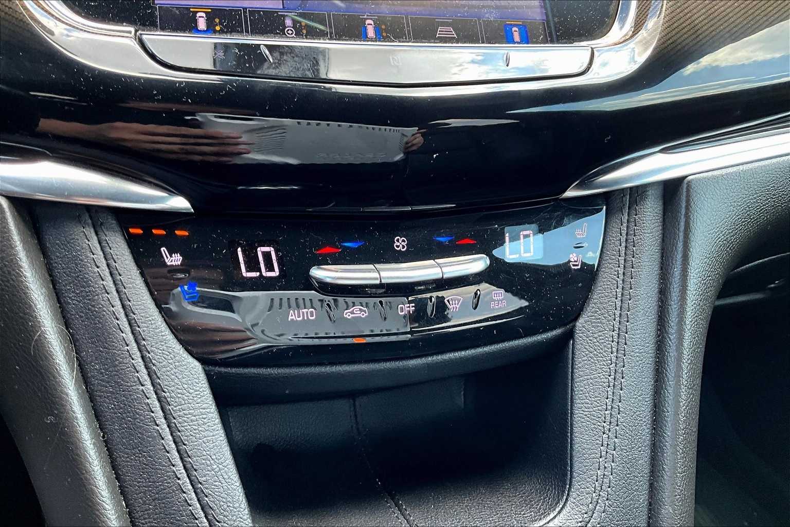 Thumbnail: 2021 Cadillac XT6 - 23