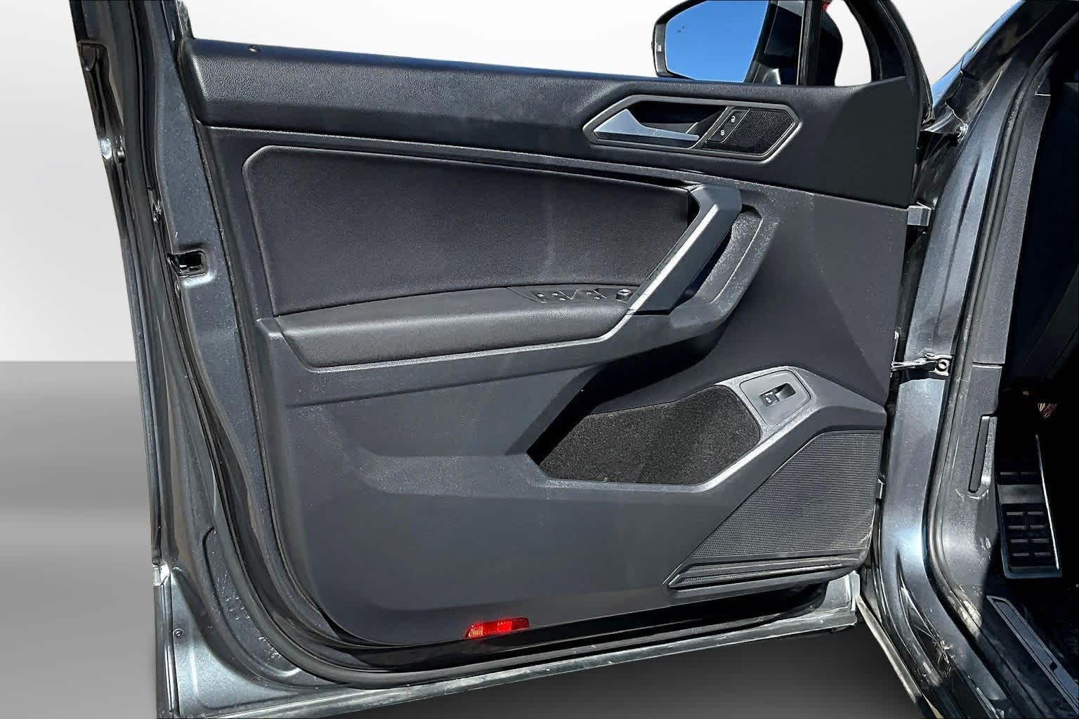 Thumbnail: 2019 Volkswagen Tiguan - 17