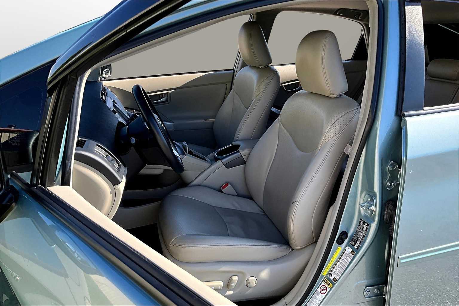 Thumbnail: 2014 Toyota Prius - 23