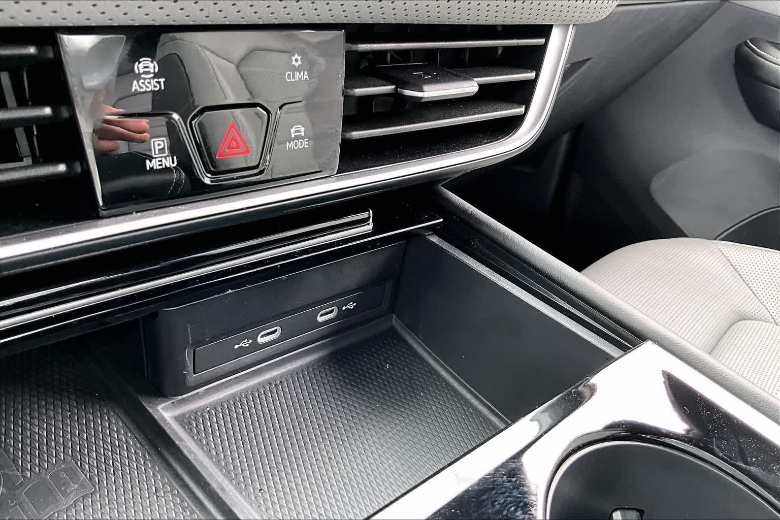 Thumbnail: 2024 Volkswagen Atlas - 21