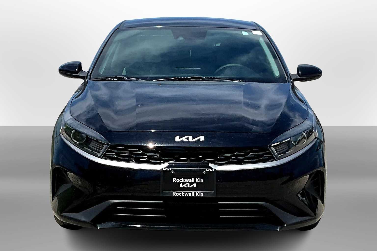 Thumbnail: 2022 Kia Forte - 3