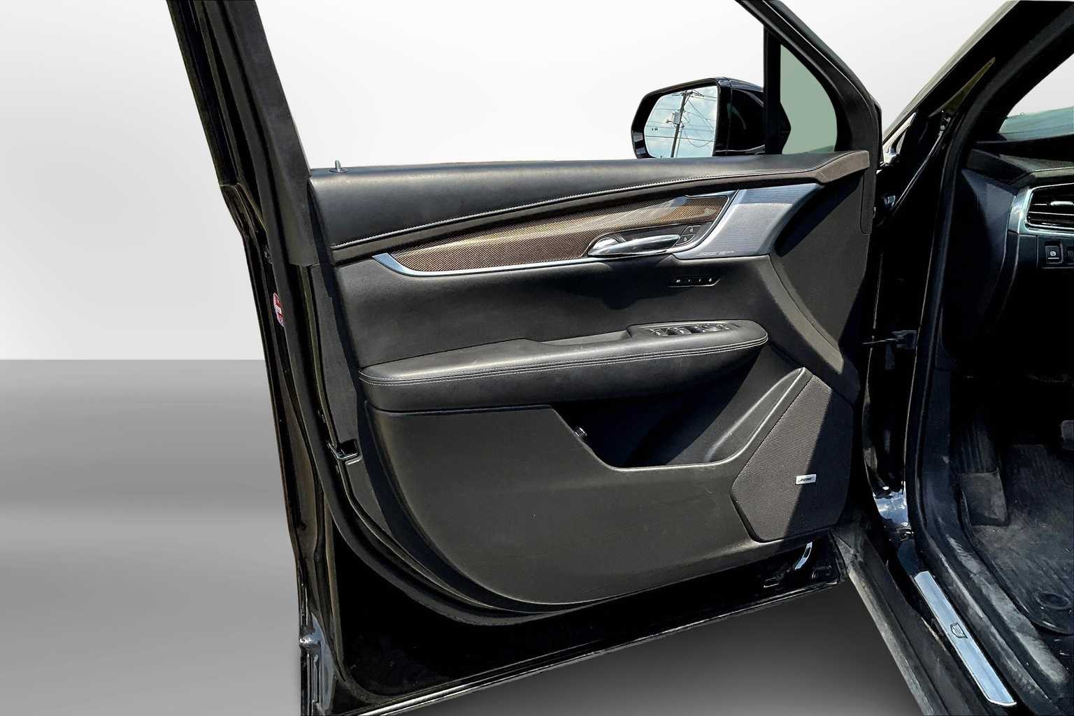 Thumbnail: 2021 Cadillac XT6 - 17