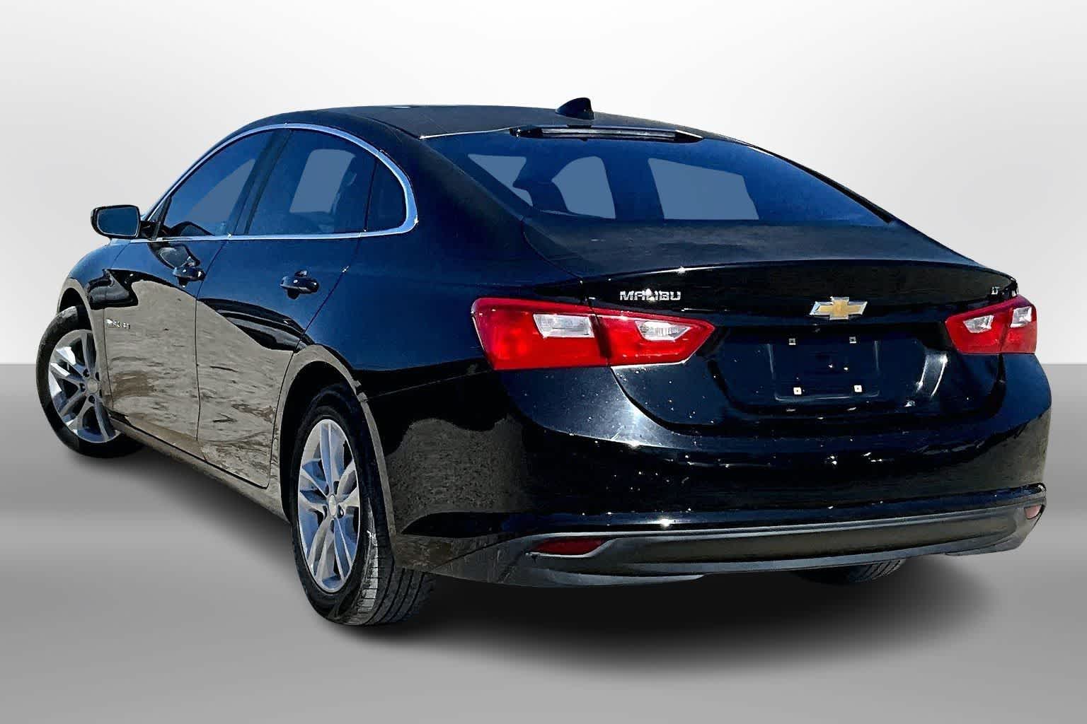 Thumbnail: 2018 Chevrolet Malibu - 11