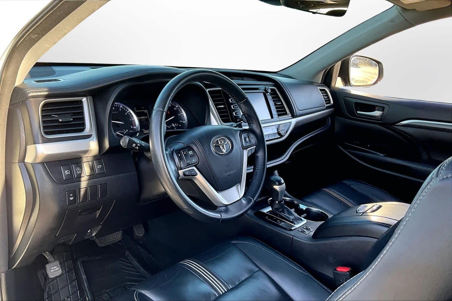 Thumbnail: 2017 Toyota Highlander - 12