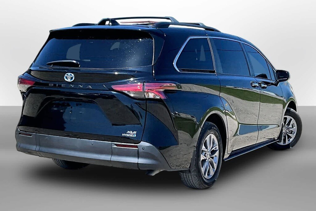 Used 2022 Toyota Sienna XLE 8 Passenger Van Passenger Van