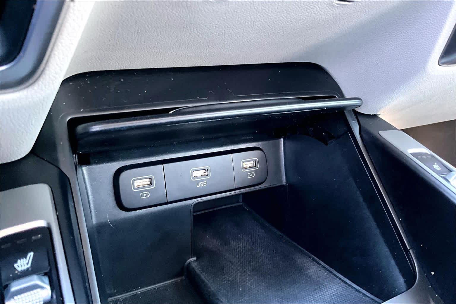 Thumbnail: 2022 Kia Sorento - 21