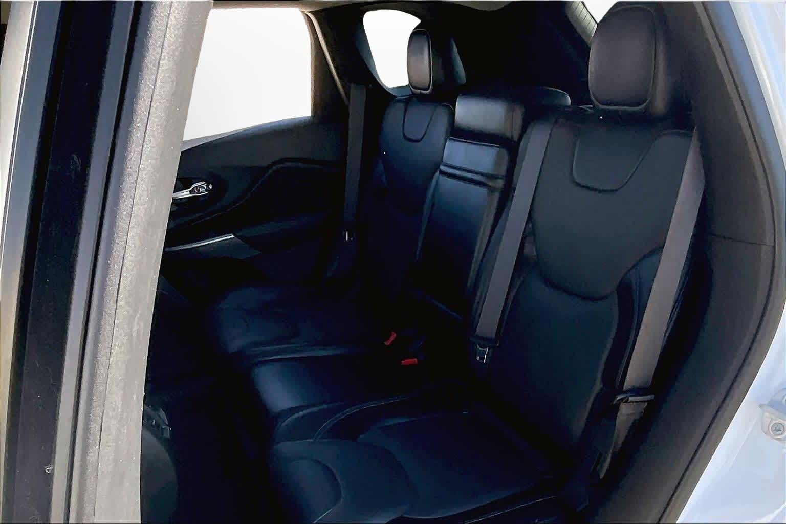 Thumbnail: 2019 Jeep Cherokee - 27