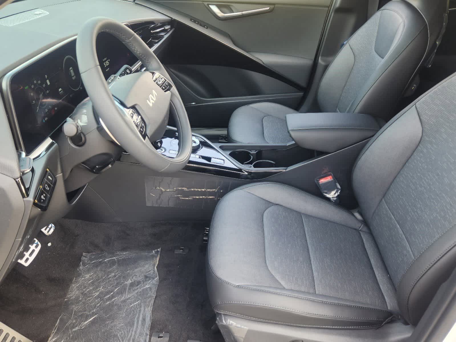 Thumbnail: 2023 Kia Niro - 11