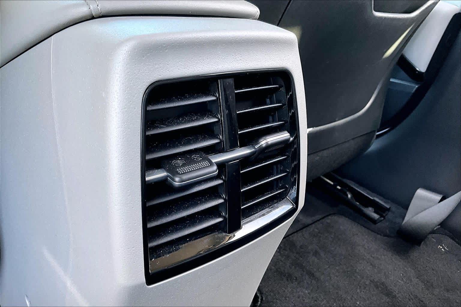 Thumbnail: 2023 Kia Niro - 22