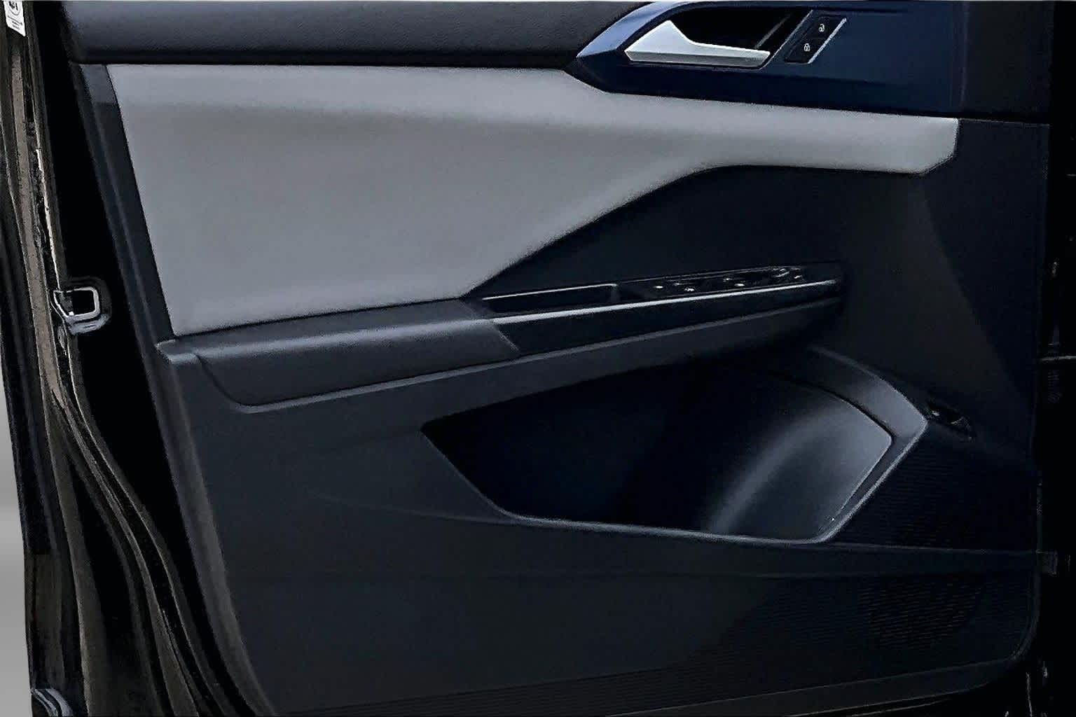 Thumbnail: 2022 Volkswagen Taos - 17