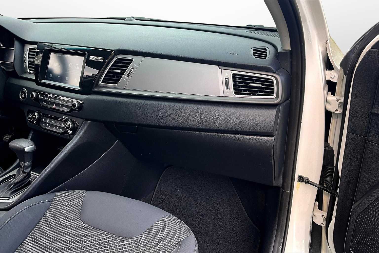 Thumbnail: 2019 Kia Niro - 15