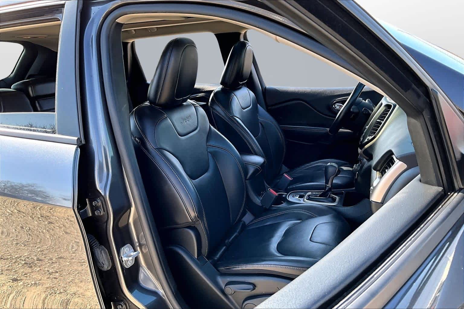 Thumbnail: 2016 Jeep Cherokee - 7