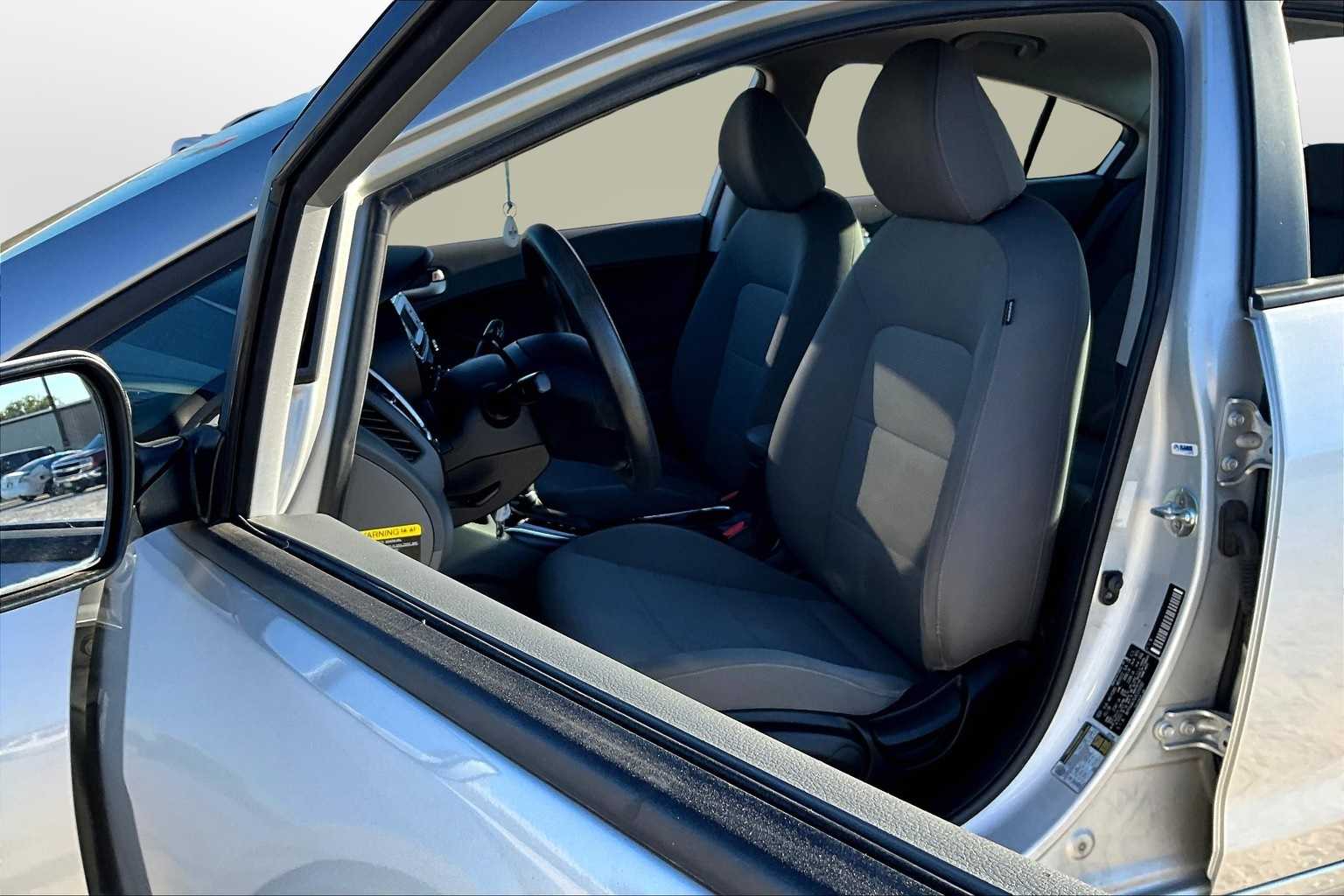Thumbnail: 2018 Kia Forte - 24