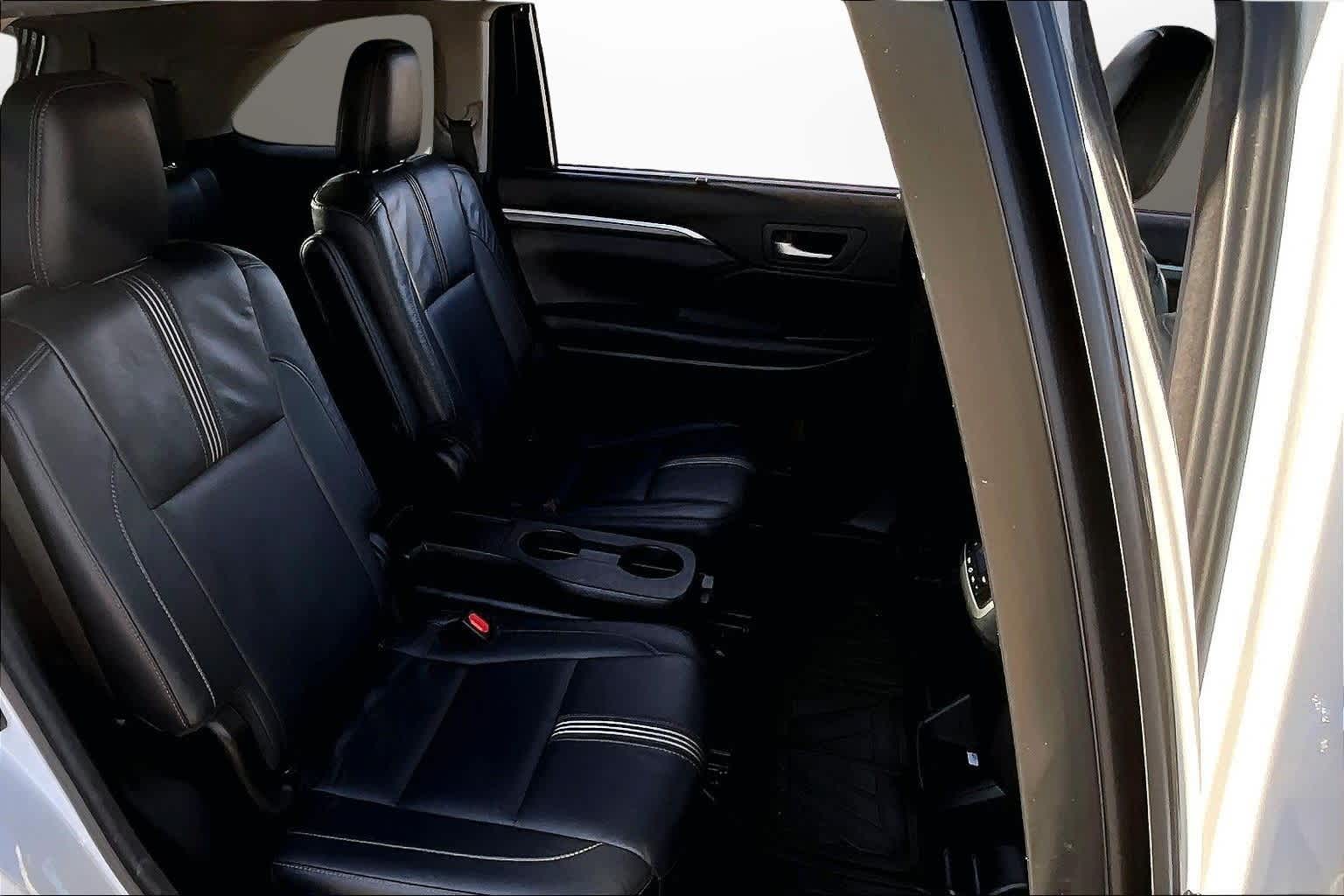 Thumbnail: 2017 Toyota Highlander - 27