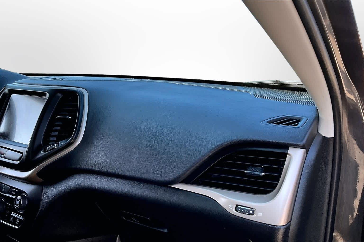 Thumbnail: 2016 Jeep Cherokee - 15