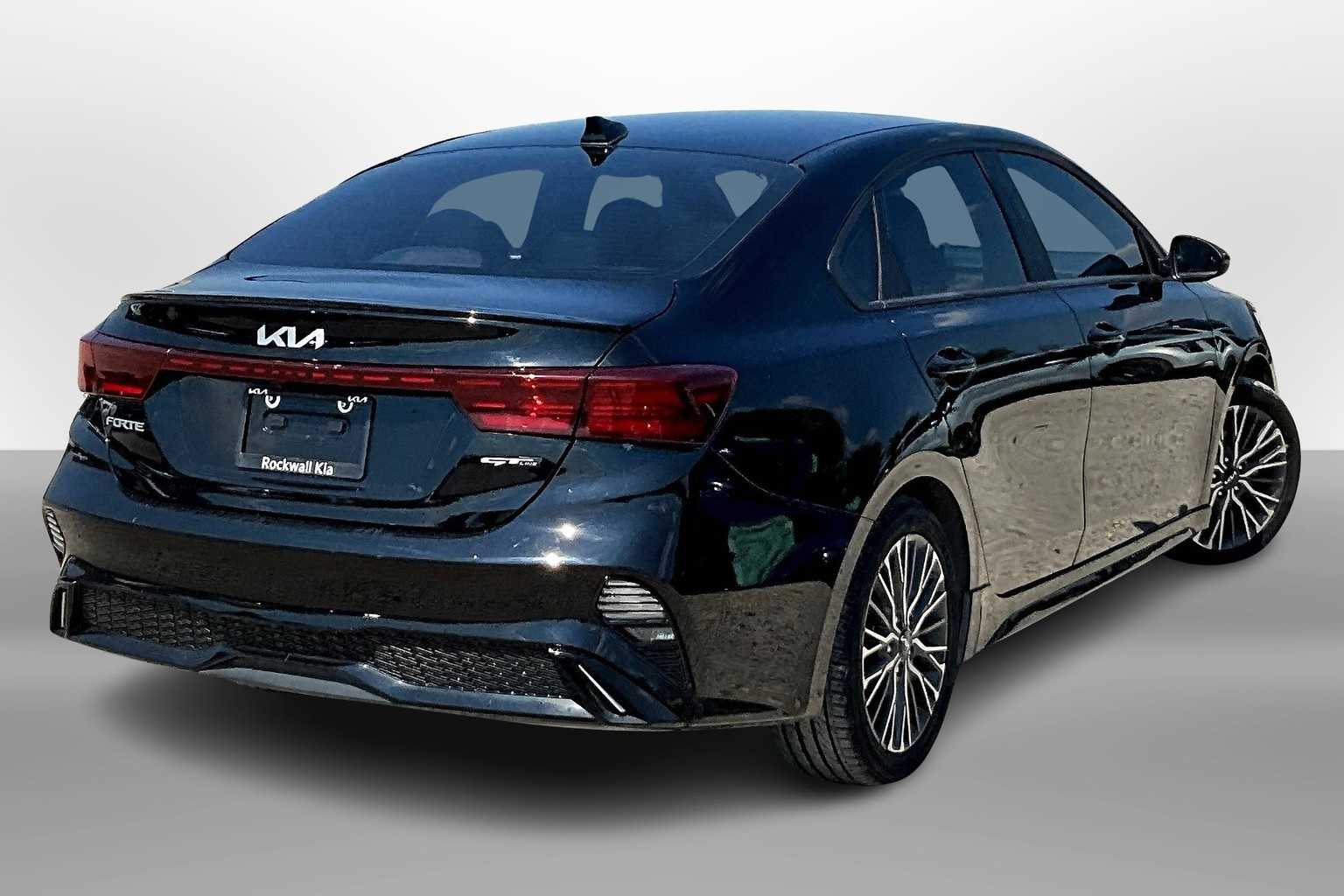 2023 Kia Forte GT-Line photo 2