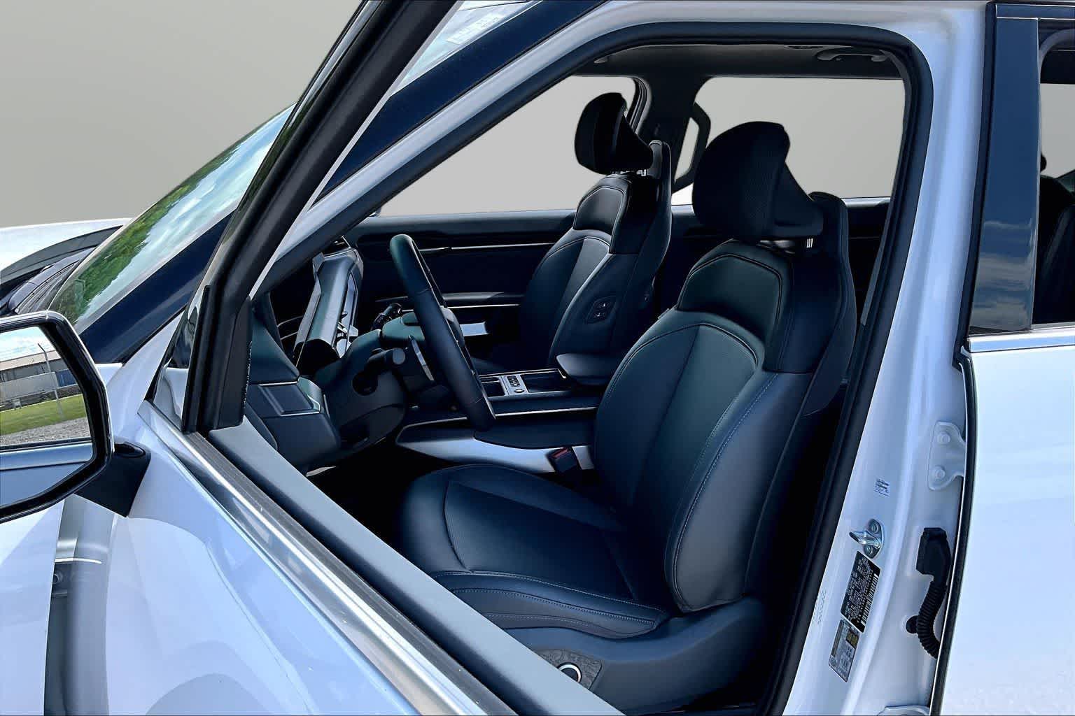 Thumbnail: 2026 Kia EV9 - 23
