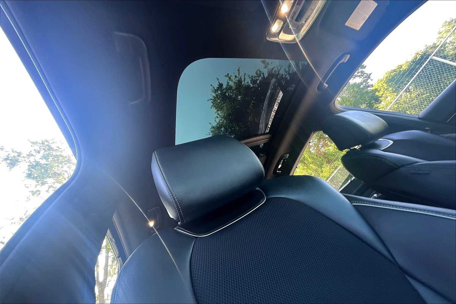 Thumbnail: 2022 Genesis GV70 - 16