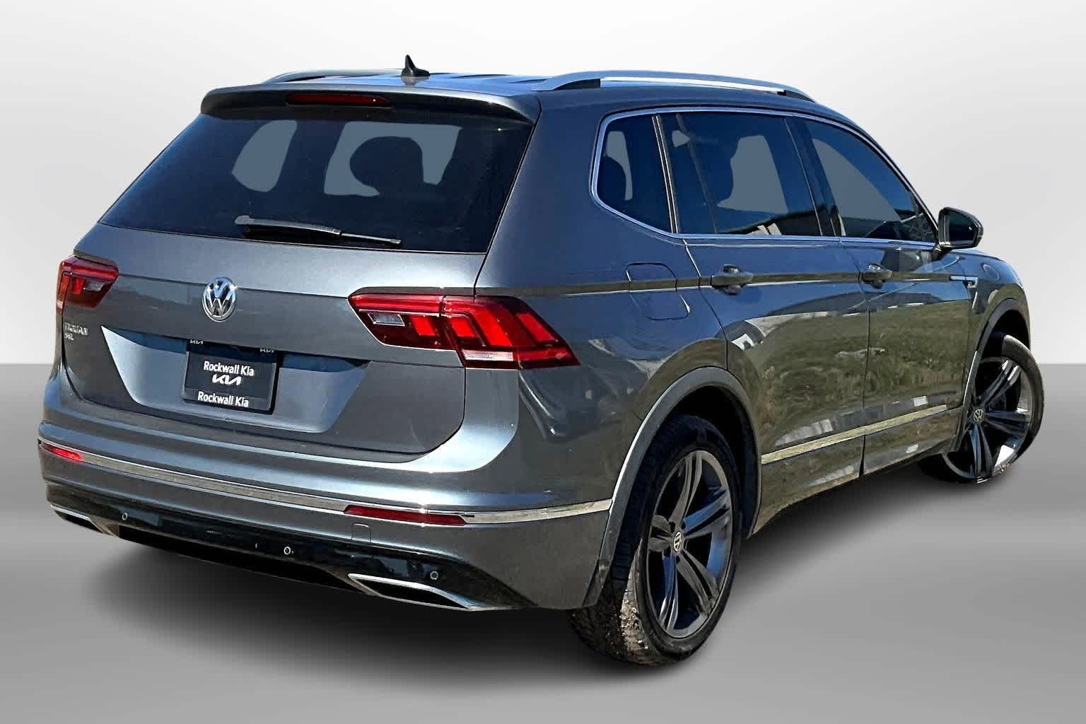 2019 Volkswagen Tiguan SEL R-Line photo 2