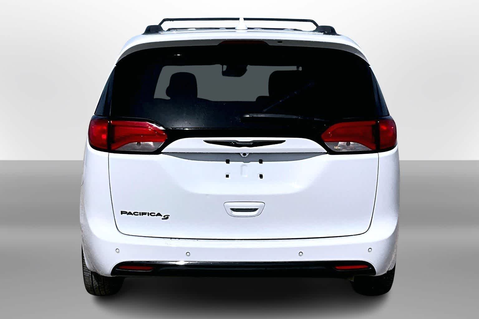Thumbnail: 2019 Chrysler Pacifica - 4