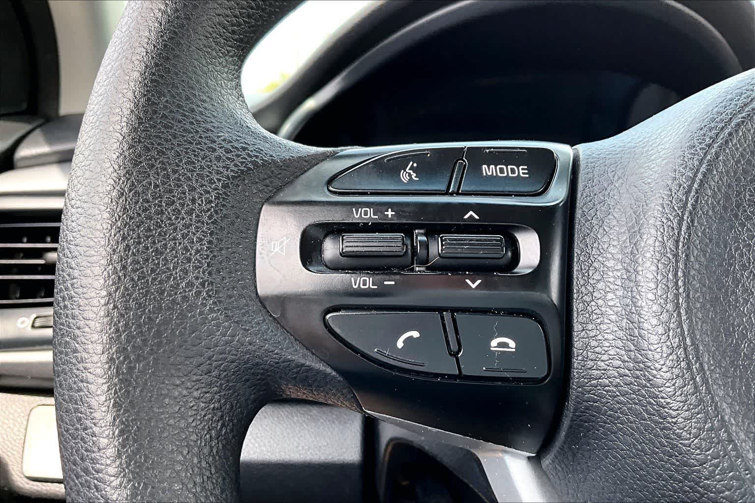 Thumbnail: 2020 Kia Rio - 15