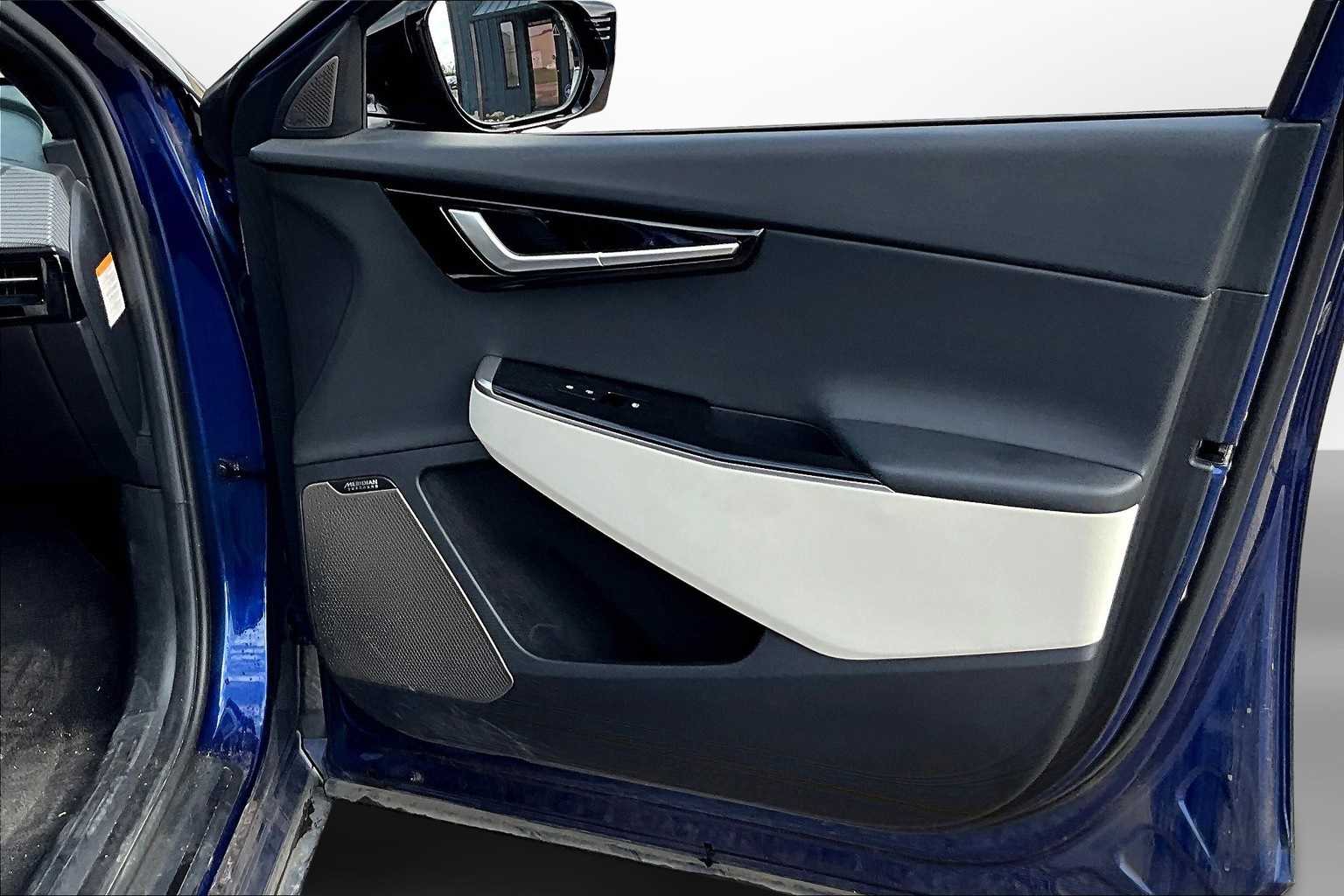 Thumbnail: 2022 Kia EV6 - 18