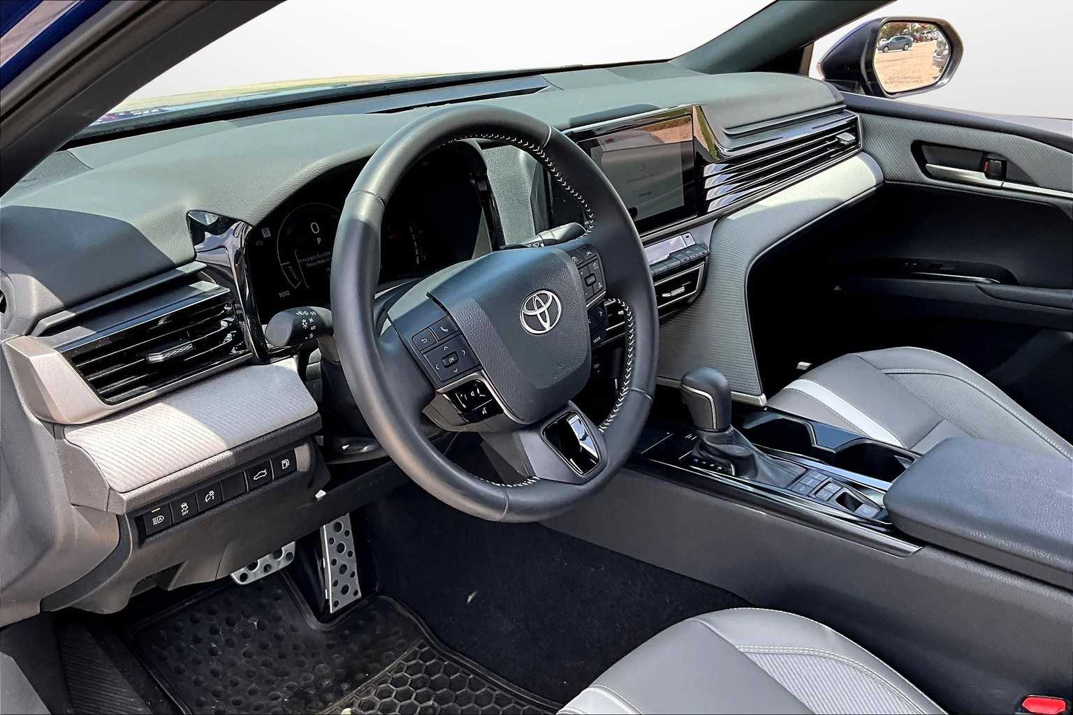 Thumbnail: 2025 Toyota Camry - 12