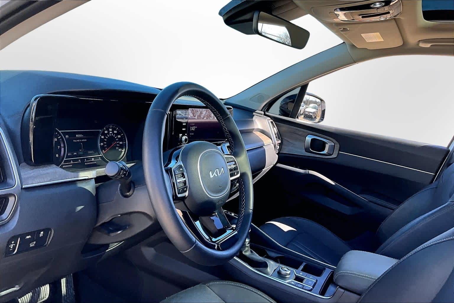 Thumbnail: 2023 Kia Sorento - 12