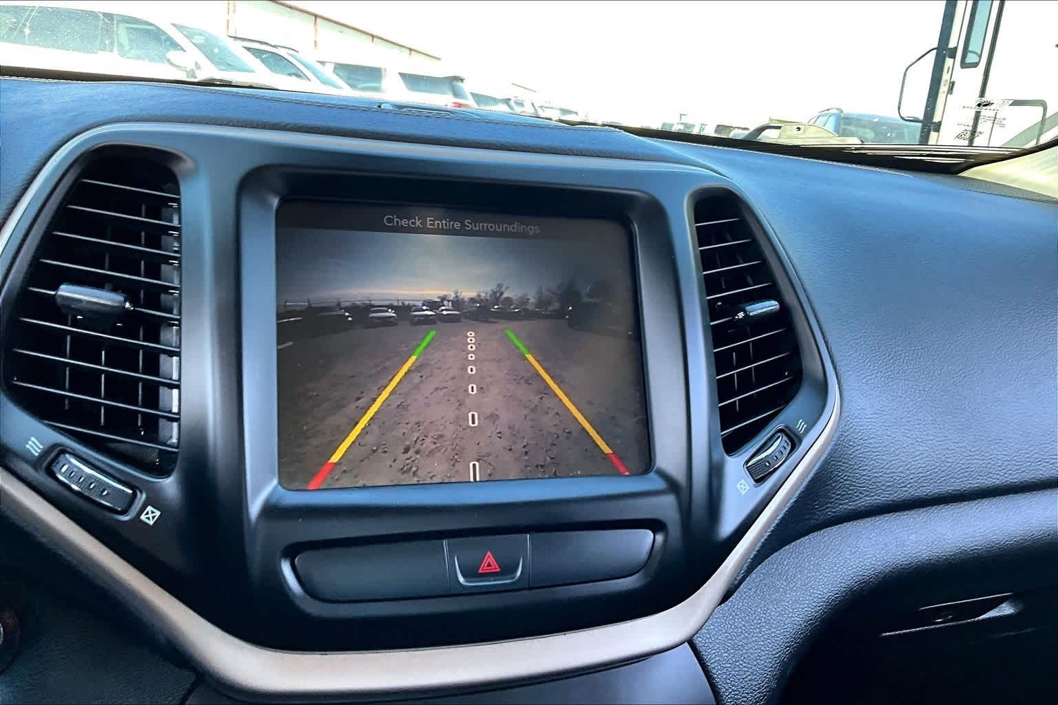 Thumbnail: 2016 Jeep Cherokee - 20