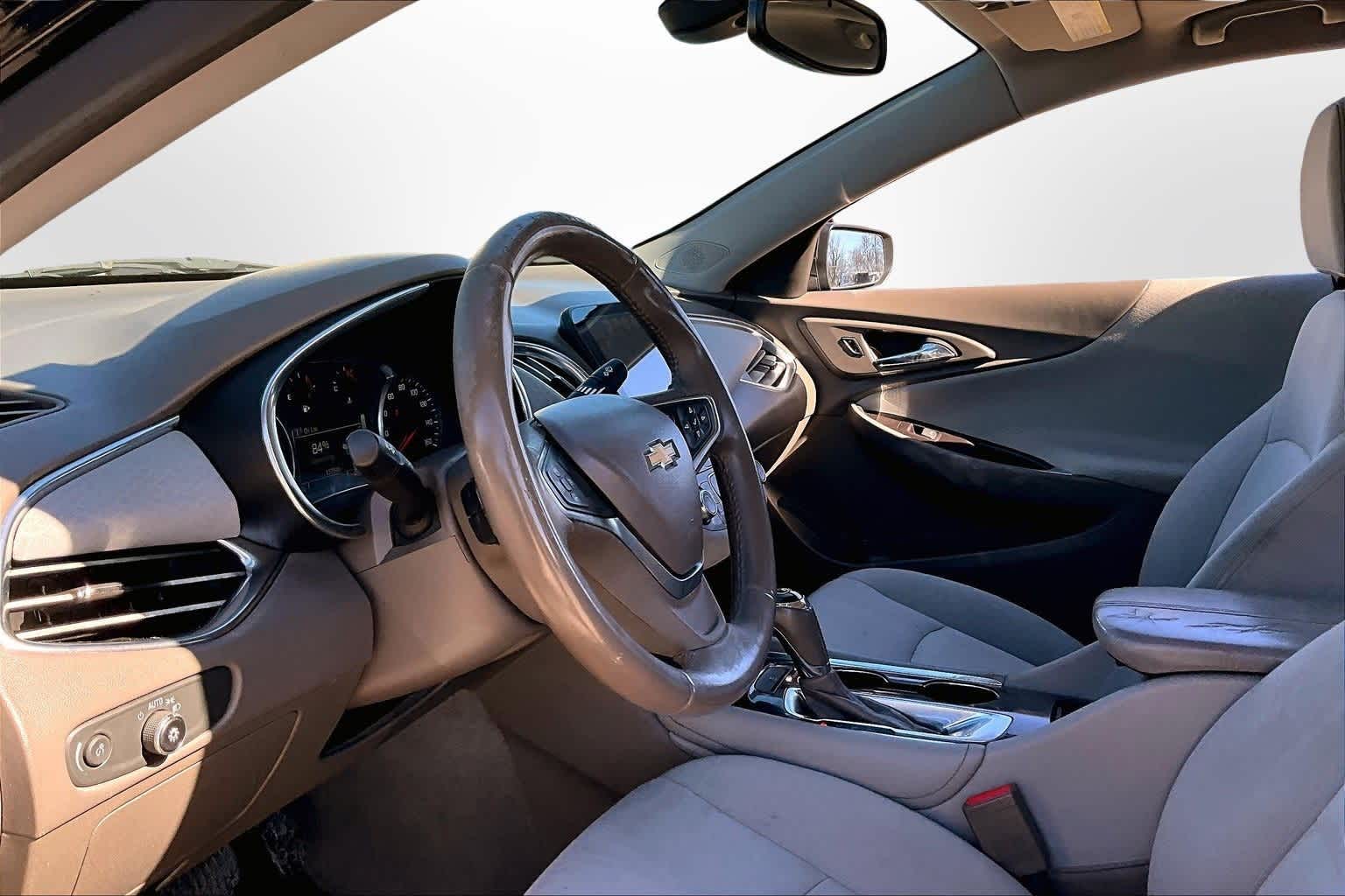 Thumbnail: 2018 Chevrolet Malibu - 12