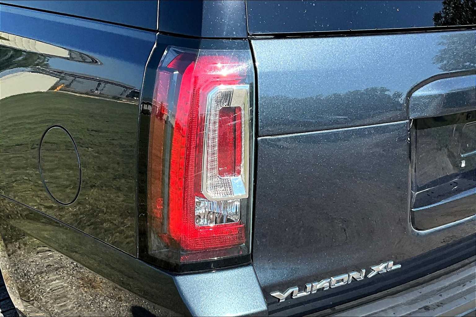 Thumbnail: 2020 GMC Yukon XL - 32