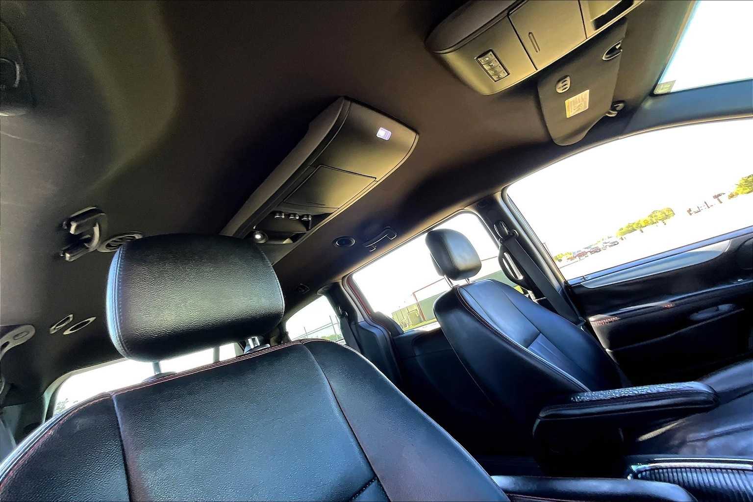Thumbnail: 2019 Dodge Grand Caravan - 16