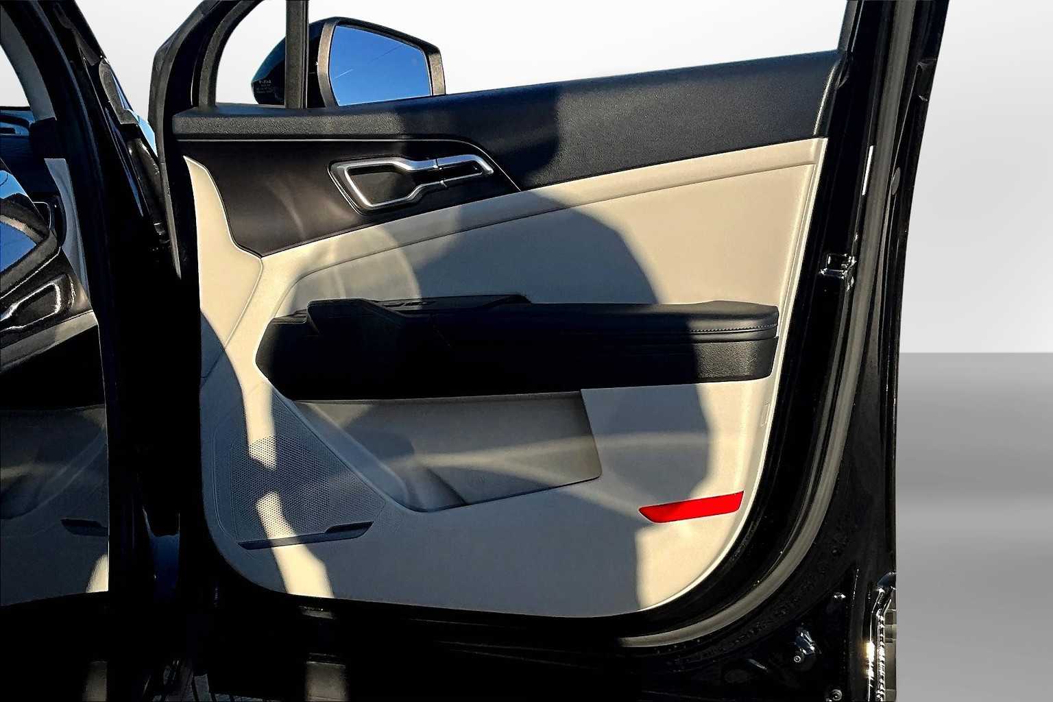Thumbnail: 2023 Kia Sportage - 18