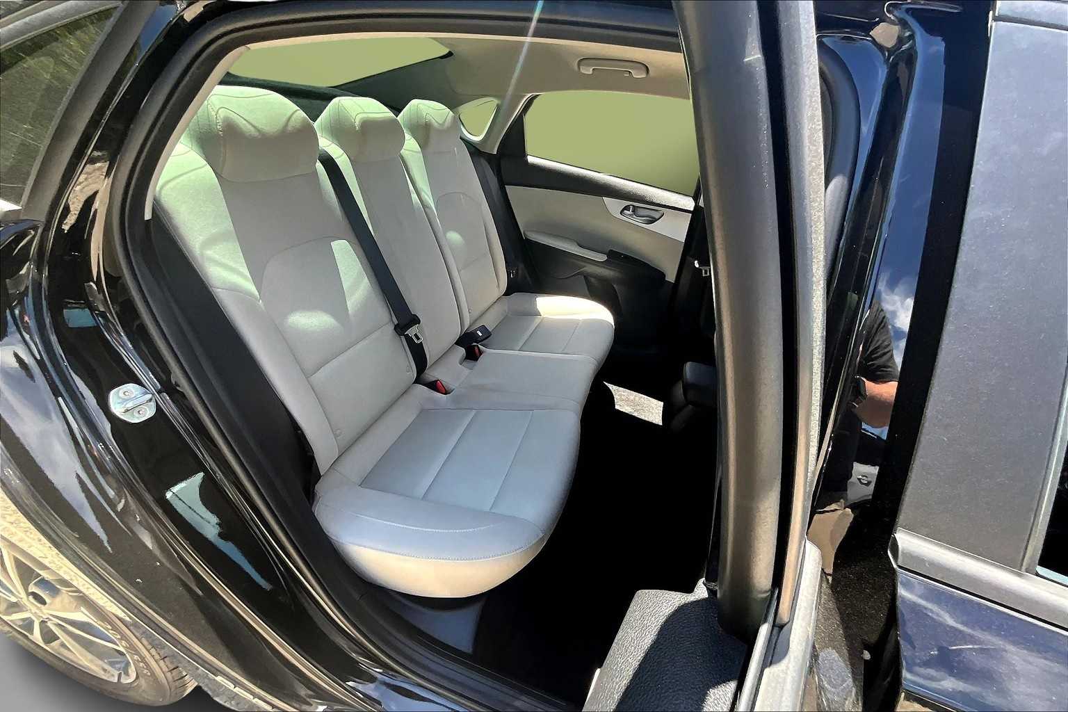 Thumbnail: 2022 Kia Forte - 26