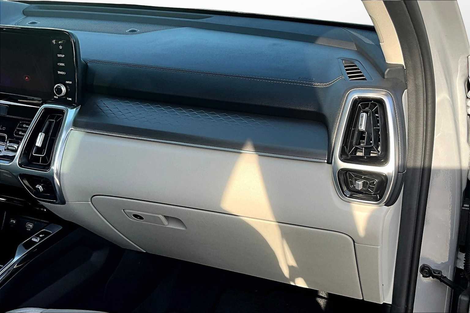 Thumbnail: 2023 Kia Sorento - 15