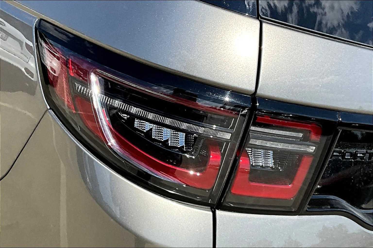 Thumbnail: 2023 Land Rover Discovery Sport - 30