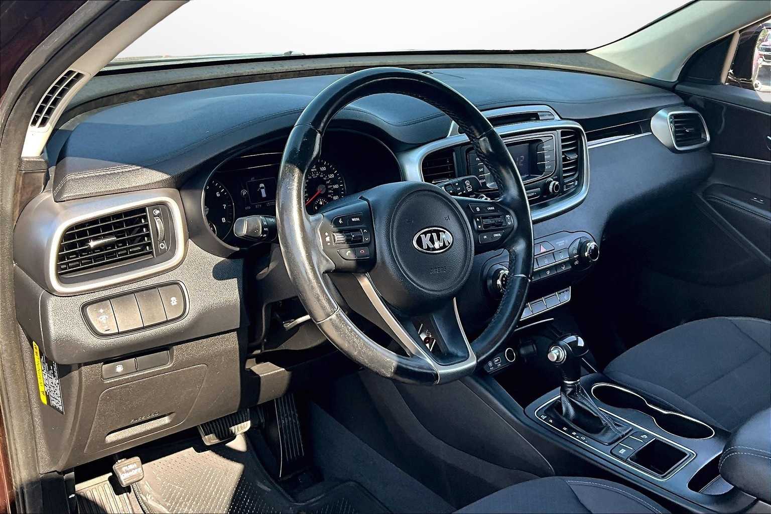 Thumbnail: 2016 Kia Sorento - 12