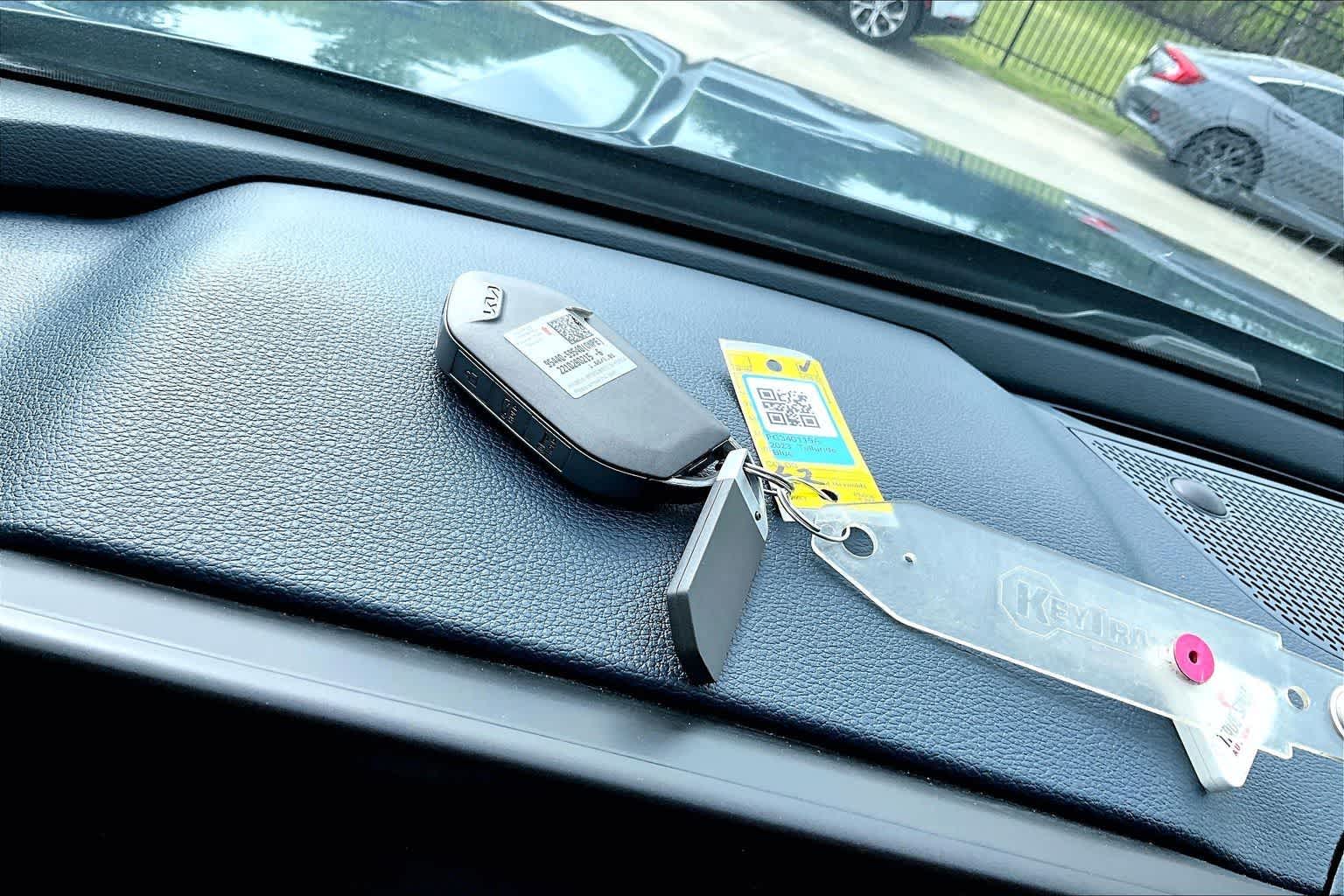 Thumbnail: 2023 Kia Telluride - 9